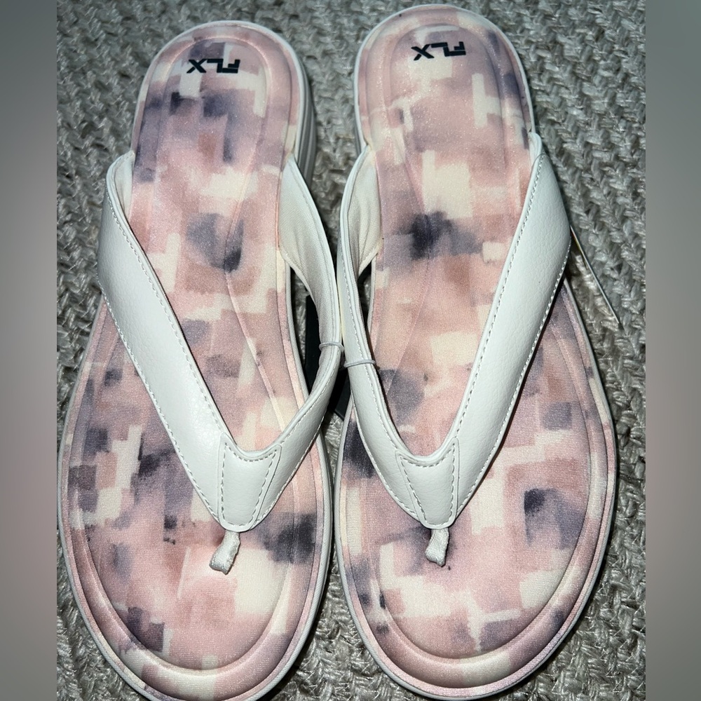 NWT FLX Memory Foam Flipflops